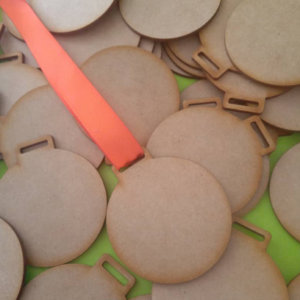 Pack de 60 medallas de Mdf 4cm sin grabar
